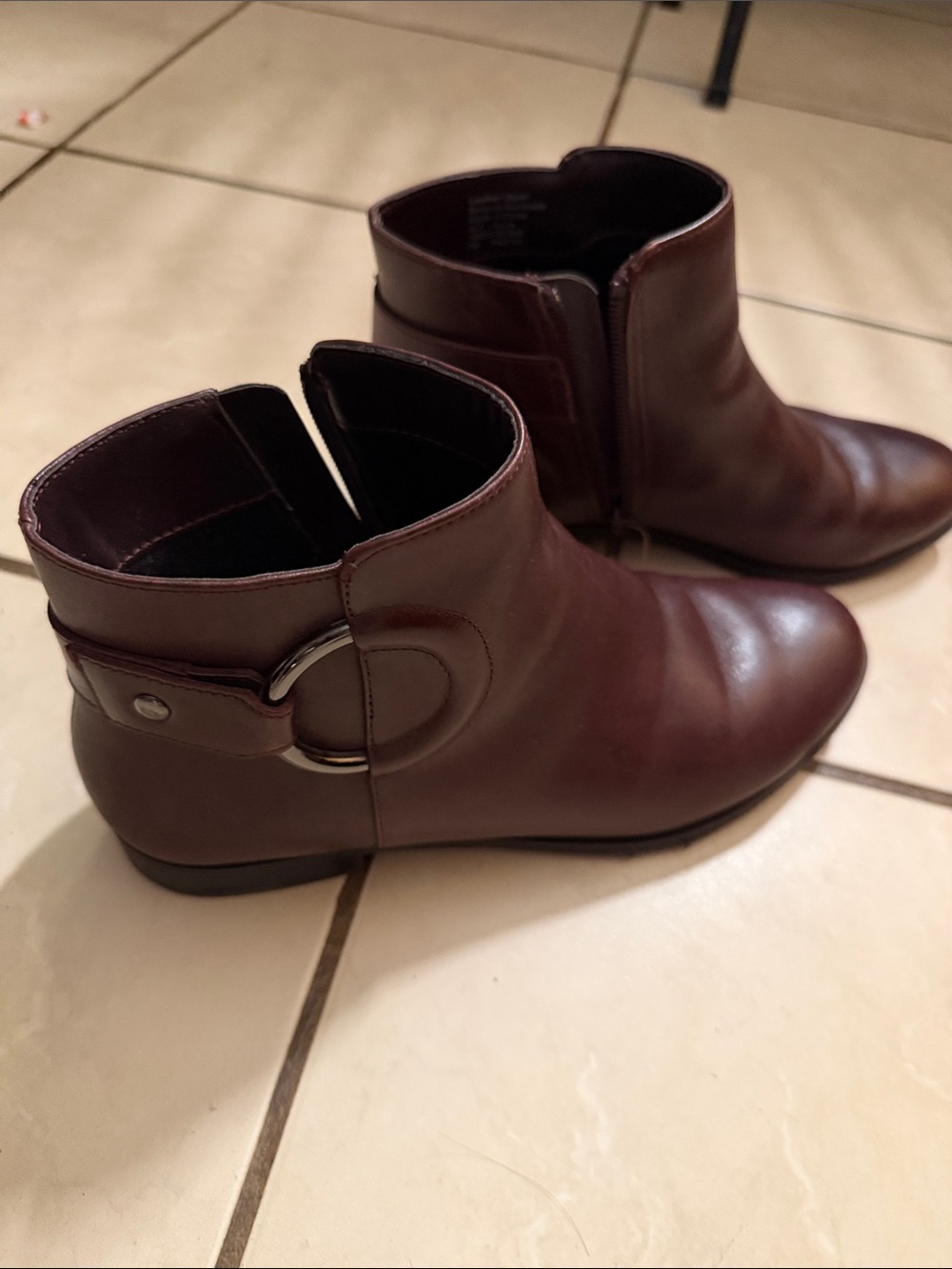 Alfani women’s ankle Boot - Burgundy Brown size 7m used in good conditions